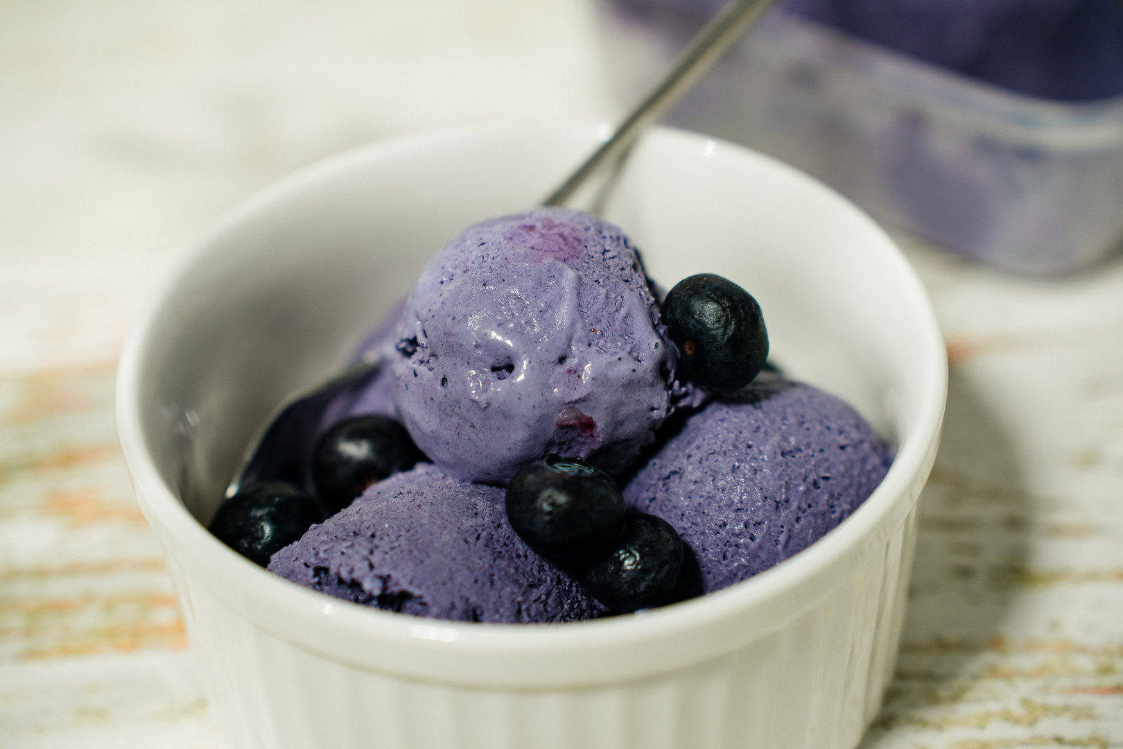 Мороженое из черники — нежный ягодный десерт